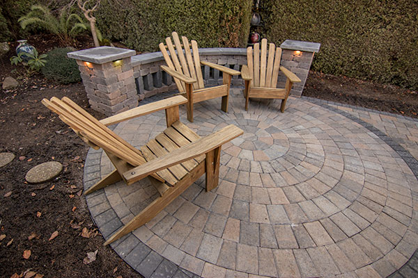 Cobble Rotundo Stone with Wood Chairs