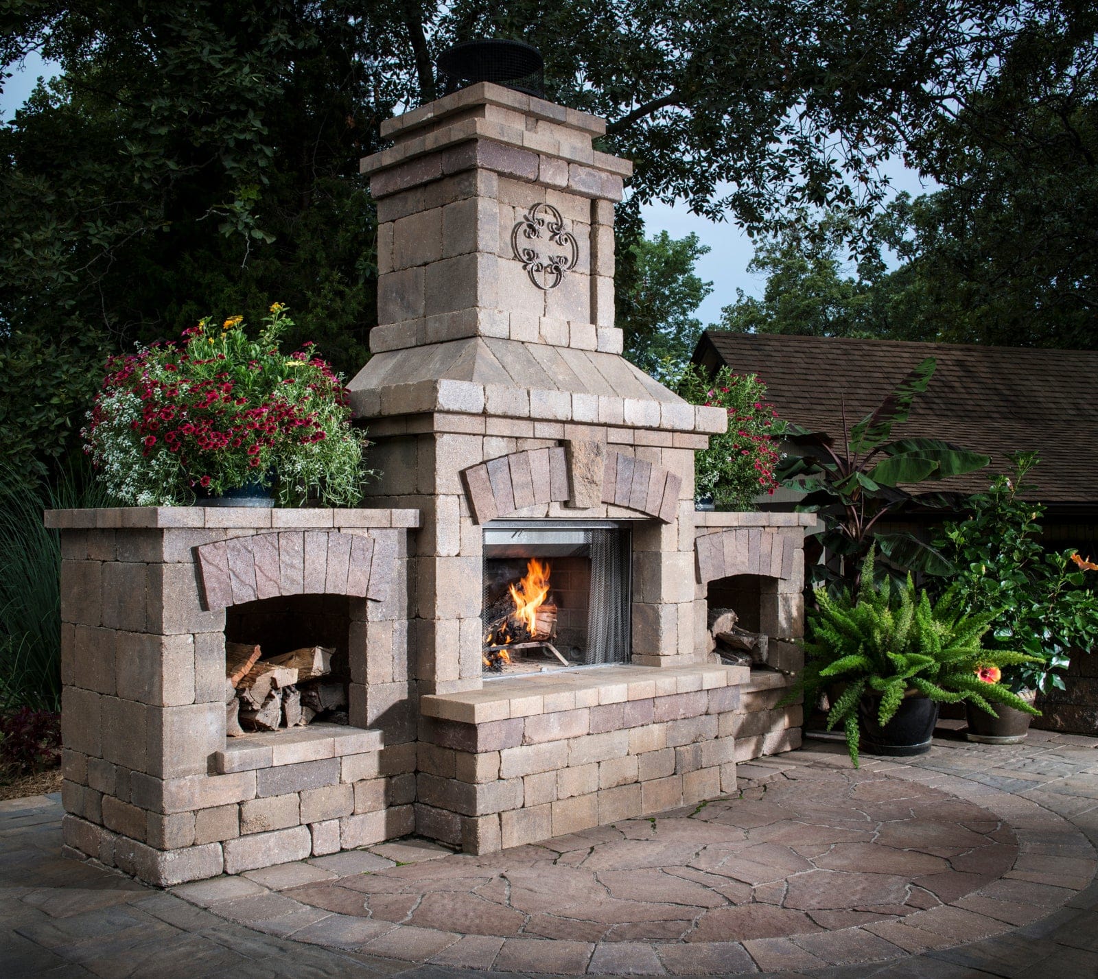 Outdoor fireplace