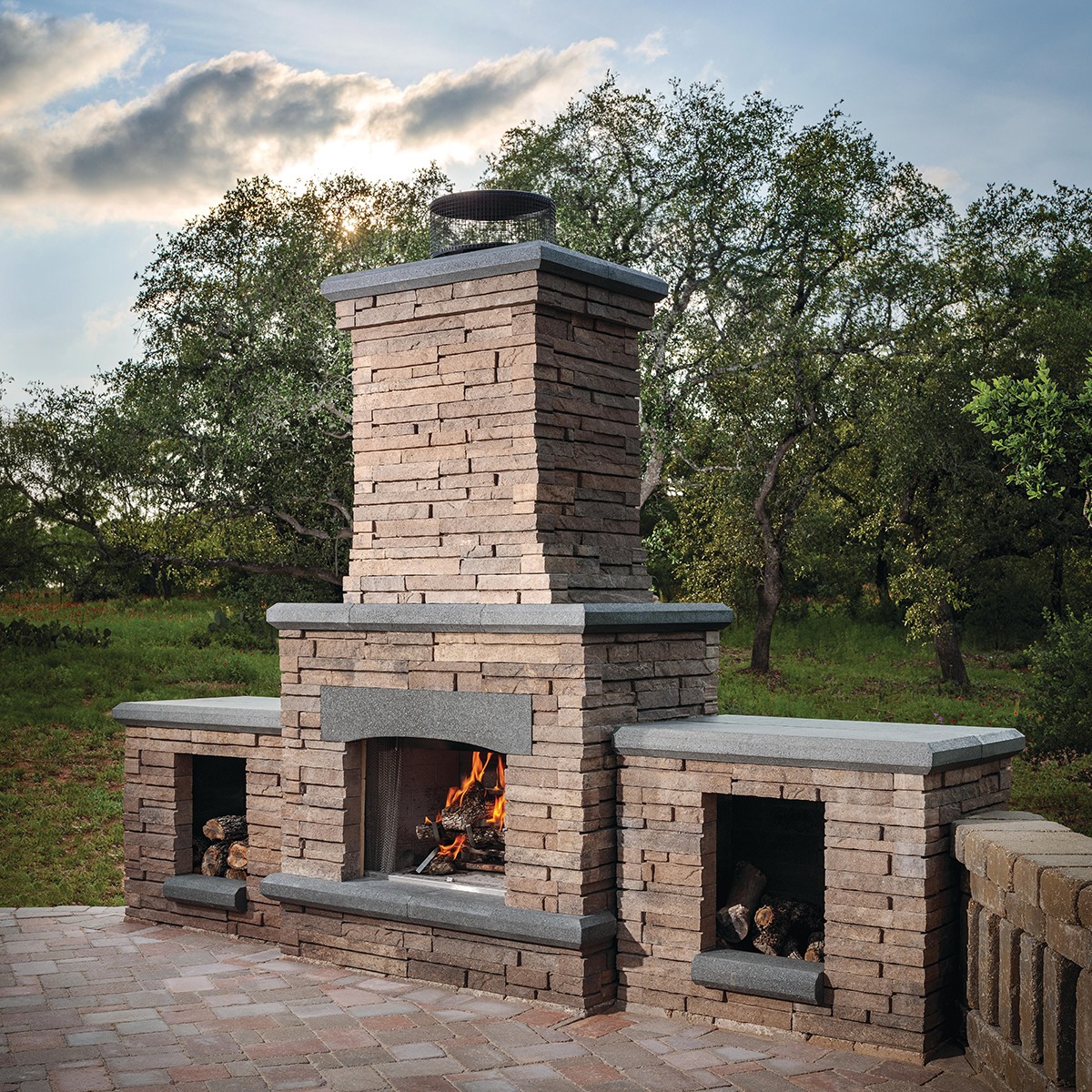 Outdoor fireplace